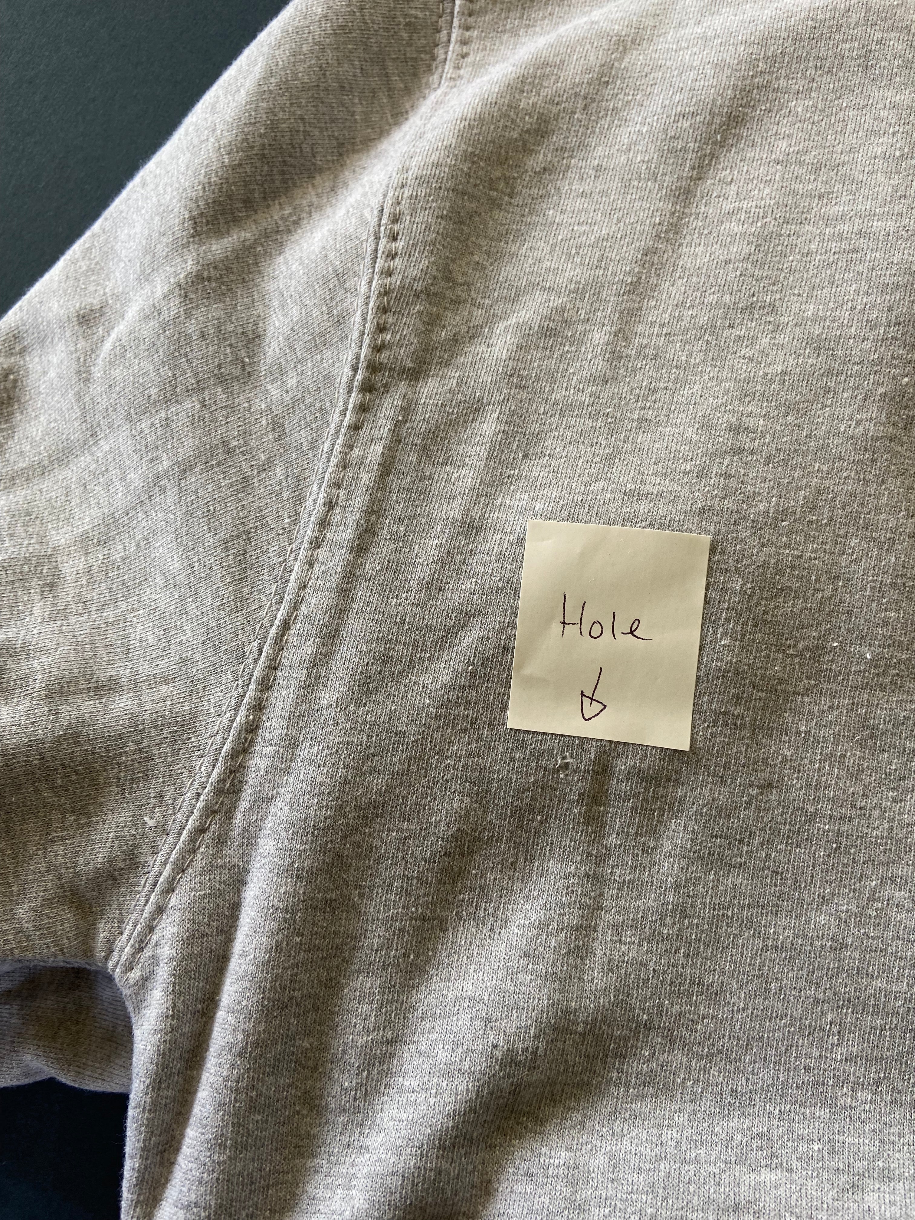 Bee Wreath Sweatshirt MEDIUM (Small hole)