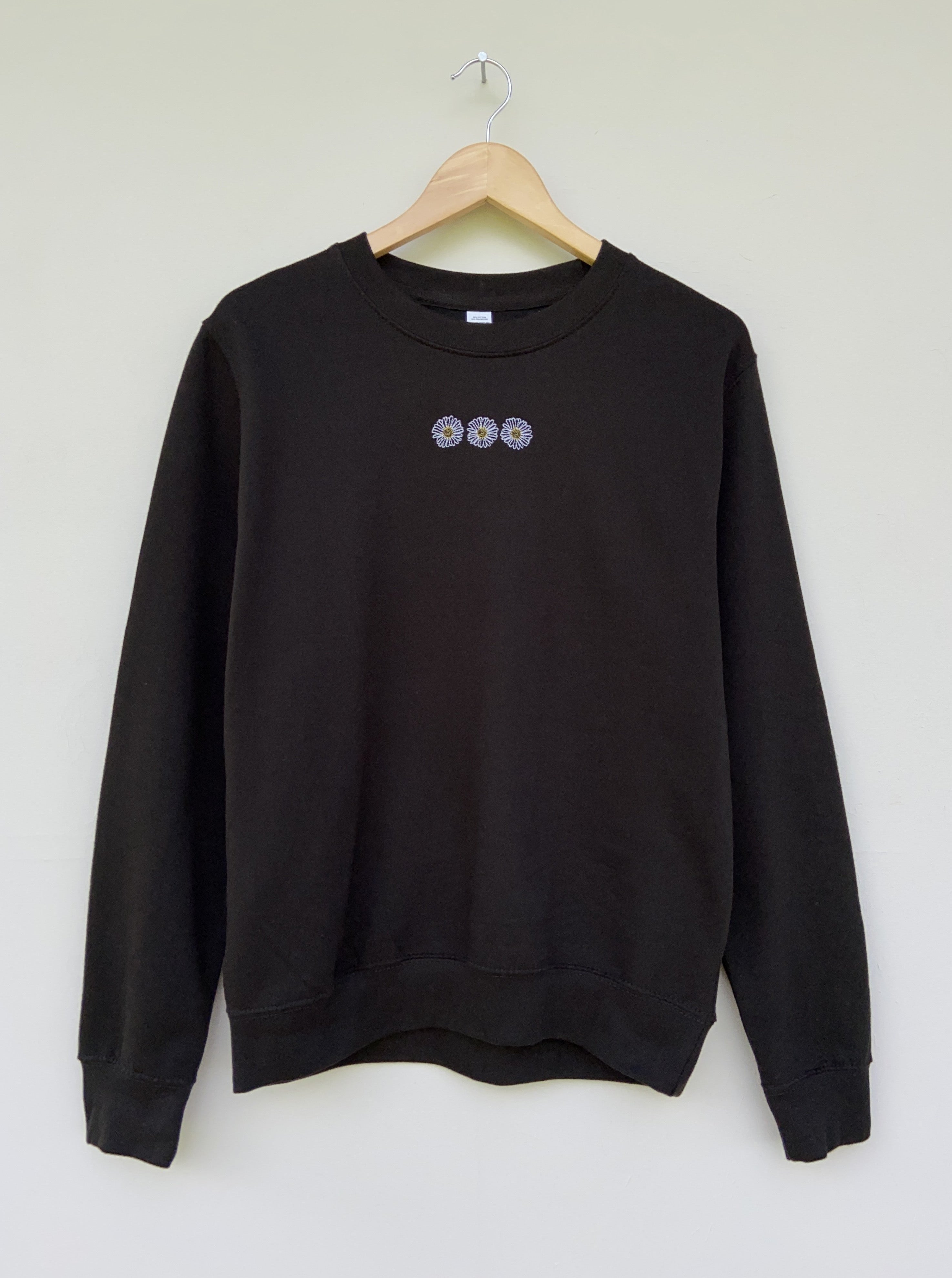 Daisy Sweatshirt LARGE (Small Hole)