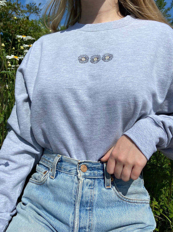 Daisy Sweatshirt SMALL (Thick Stitches)