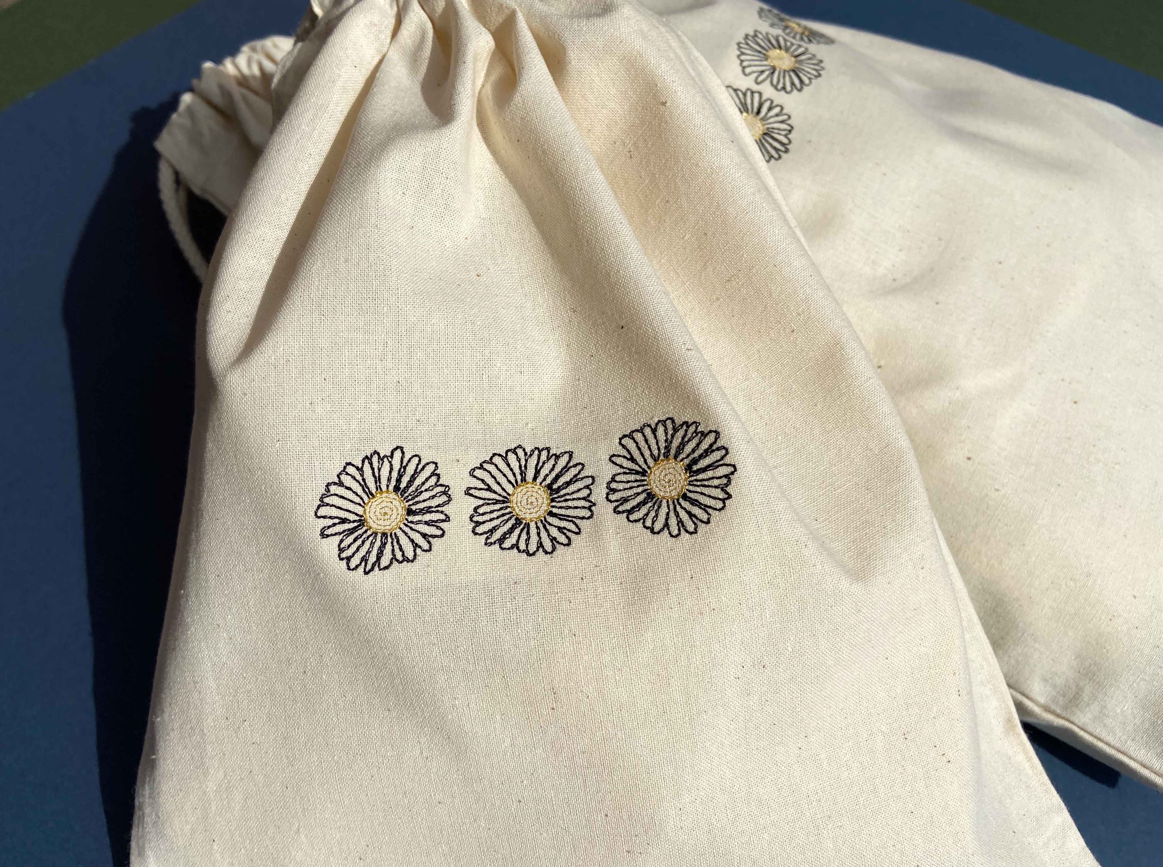 Daisy Drawstring Bag